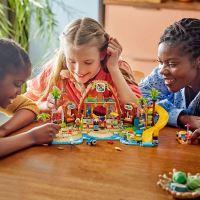 LEGO® Friends 42673 Stațiune de pe litoral pentru vacanță cu familia (1)
