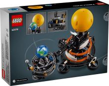 LEGO® Tech 42179 Planeta Pământ și Luna pe orbită (3)