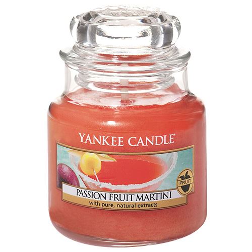 Yankee Candle Passion Fruit Martini lumânări parfumate 104 g