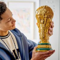 LEGO® Editions 43020 Trofeul oficial al Cupei Mondiale FIFA (2)