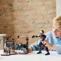 LEGO® Marvel 76314 Bătălia plină de acțiune din Căpitanul America: Război civil (4)