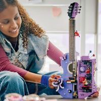 LEGO® Editions Chitara bicoloră a Oliviei Rodrigo (1)