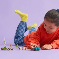 LEGO® Friends 42641 Aventuri cu căței la surfing și pe scuter (1)
