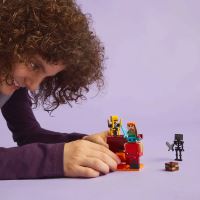 LEGO® Minecraft®  21266 Bătălie deasupra lavei în Nether (1)